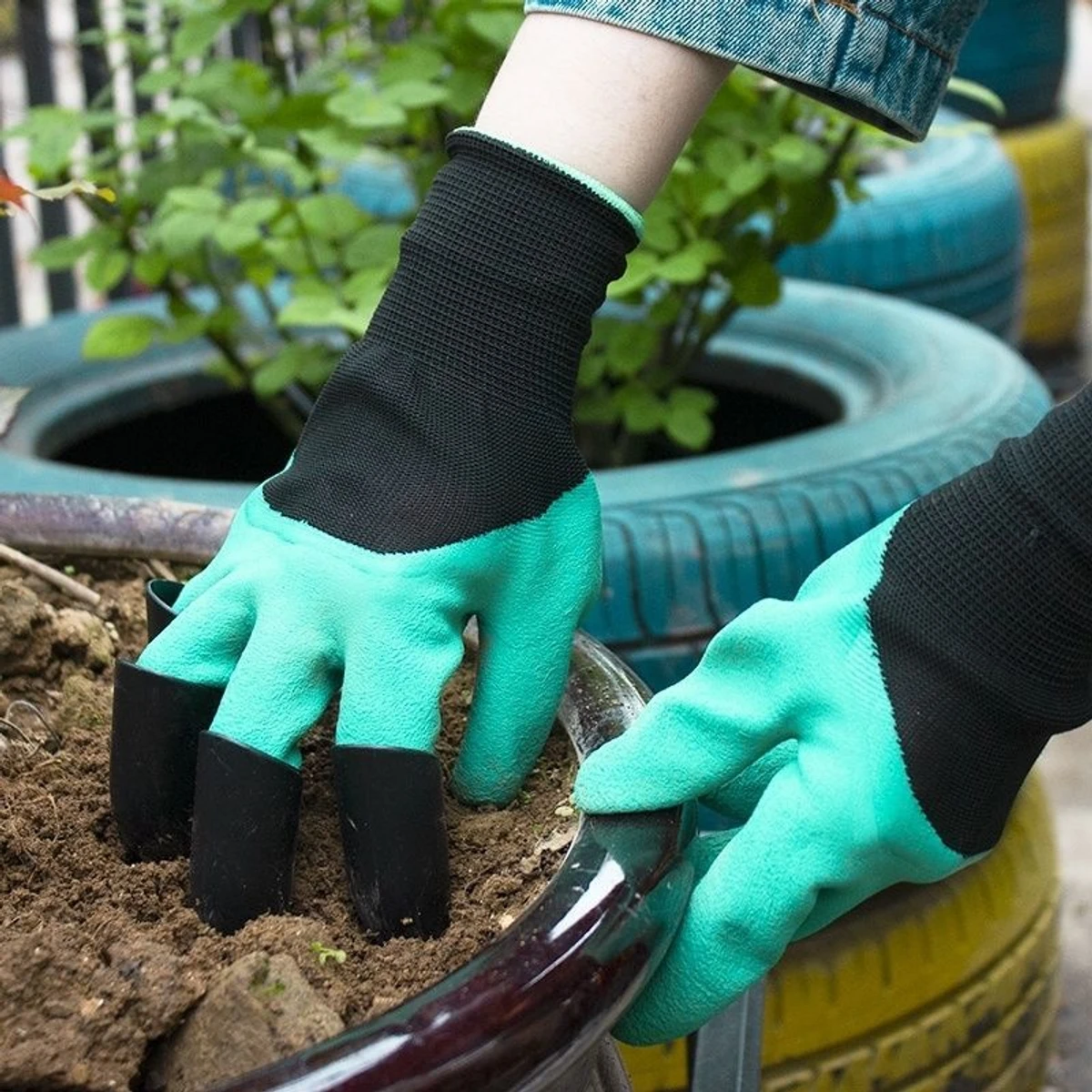 Garden work gloves with claws are suitable for planting digging glue dipping waterproof and protective weeding